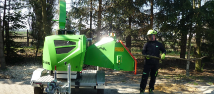 Výkonný štěpkovač na naftu a s brzděným podvozkem se stavitelnou ojí (25 HP) LS 160 DWBS