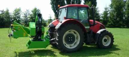 Štěpkovač za traktor na točně se závěsem pro přívěs 8t LS 200 T (750 ÷ 1000 ot/min)