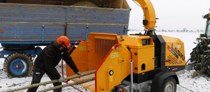 Připravujeme nový výkonný štěpkovač na naftu s brzděným podvozkem se stavitelnou ojí. (56 HP) LS 220 DWBS