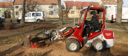 Fréza na pařezy s hydraulickým pohonem pro zavěšení na stavební stroj FZ 465