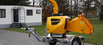Výkonný štěpkovač na naftu a s brzděným podvozkem se stavitelnou ojí (25 HP) LS 160 DWBS