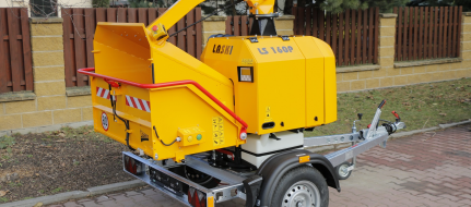 Výkonný štěpkovač na benzín a s brzděným podvozkem (26,5 HP) LS 160 PB
