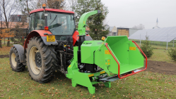 Výkonný štěpkovač za traktor na točně se závěsem pro přívěs 8t LS 160 TT (1000 ot/min)