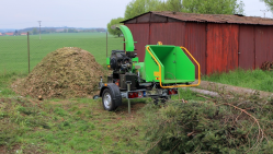 Štěpkovač na benzín s brzděným podvozkem LS 100/27 CB