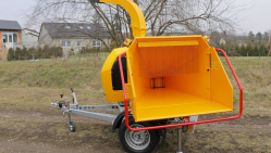 Výkonný štěpkovač na naftu a s brzděným podvozkem (25 HP) LS 160 DWB 