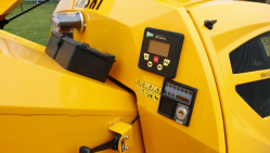 Výkonný štěpkovač na naftu a s brzděným podvozkem se stavitelnou ojí (25 HP) LS 160 DWBS